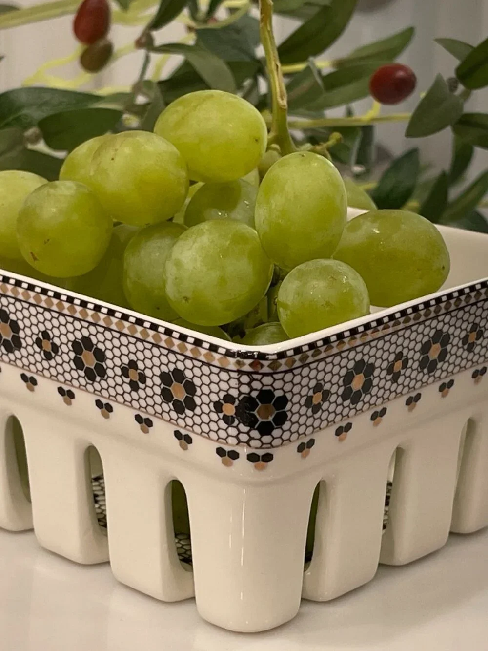 Anthropologie Bistro Tile Mon Chéri Berry Basket-NEW